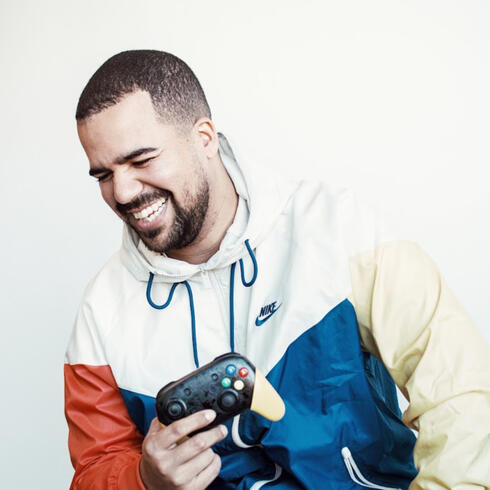 Ivan (Naaviiz) holding a controller.